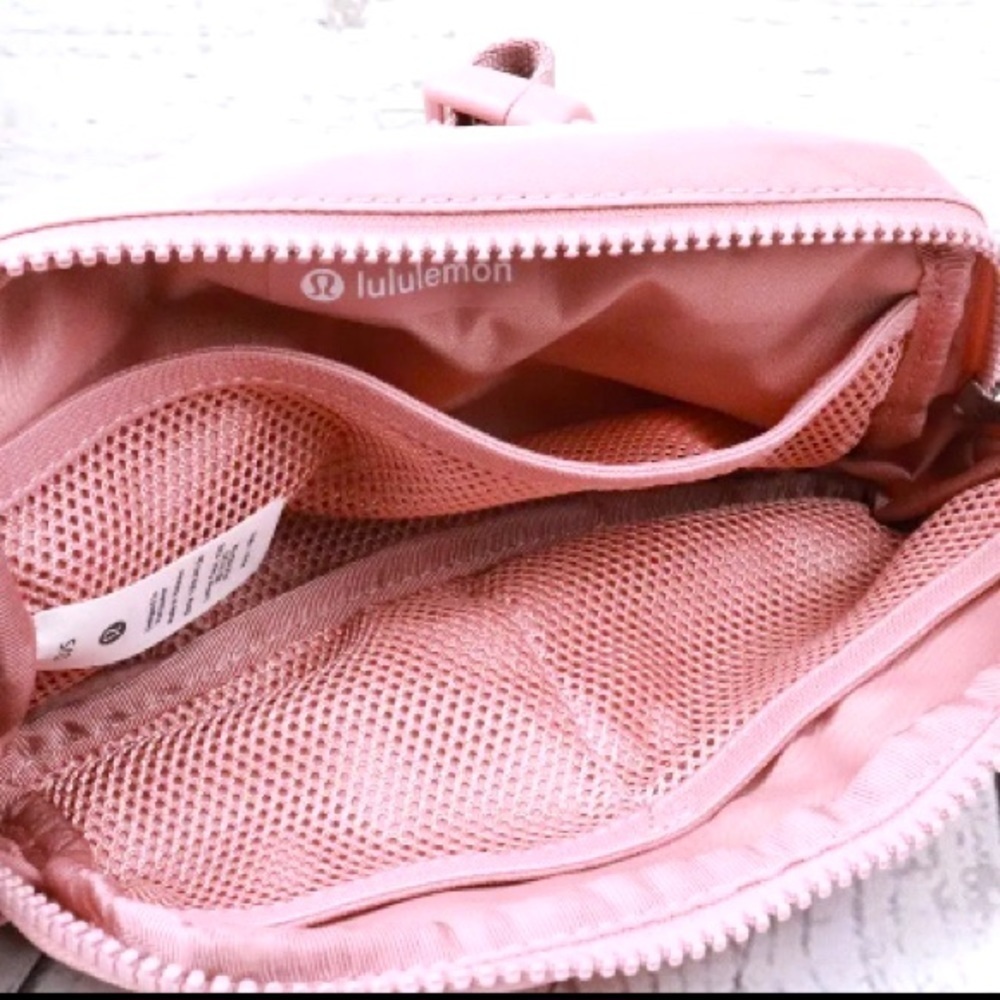🎉2 Hps 🎉 NWT AUTHENTIC LULULEMON EVERYWHERE 1L BELT BAG PINK PASTEL rose gold - Picture 7 of 8